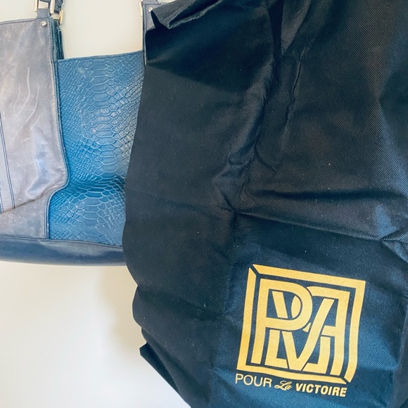 Pour la victoire large leather tote bag - Picture 7 of 7